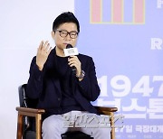 ‘1947 보스톤’ 강제규 감독 “배성우 논란, 속상하고 안타깝다”