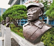 [단독] "김원봉 막히자 홍범도…文정부 목표는 '軍뿌리' 바꾸기"