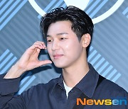 강민혁, 잘생김 넘치는 볼하트 [포토엔HD]