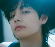 방탄소년단 뷔 '러브 미 어게인', '엠카' 2주 연속 1위…솔로 발표 전 이미 '톱'