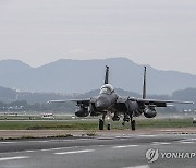 지상활주 하는 공군 제11전투비행단 F-15K 전투기