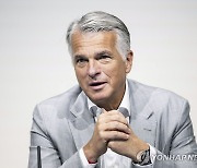 CS 품은 UBS "은행통합 2026년 완료…3천명 감원 방침"