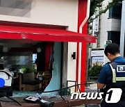 출근길 구미시청 앞 대로변 커피숍에 택시 돌진…"급발진" 주장(종합)