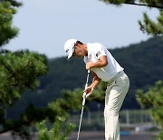 브룸스틱 퍼터로 시즌 첫 우승을 기대하는 최진호 [KPGA LX챔피언십]