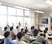 오늘부터 "수업 중 휴대전화 NO"… 방해시 퇴실조치