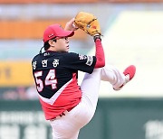 양현종, 송진우 넘어 KBO 신기록 세웠다…역대 최다 '선발 164승' 위업, KIA 폭풍 6연승 [인천 리뷰]