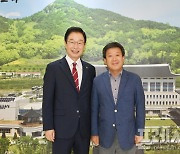 "울릉군 주차난 해소되나"...울릉군수, 경북도교육감 만나 폐교 활용방안 건의