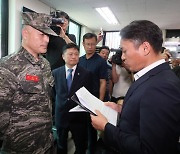 군사법원, ‘항명’ 혐의 해병대 前수사단장 구속영장 기각