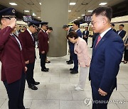 동해선 SRT 승무보고하는 기관사