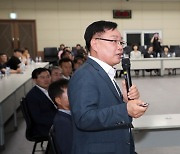 창원시장 "공무원 사칭해 이권 개입하려는 시도 있어…차단돼야"