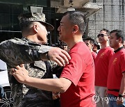 해병대 동기 응원 받는 박정훈 전 수사단장