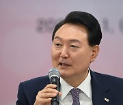 차세대 외교관과의 대화 참석한 윤석열 대통령