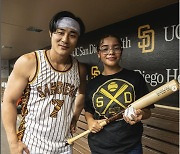 김하성, MLB서 처음으로 친 만루 홈런공 돌려받아