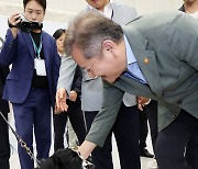 이상민 장관 '마약 탐지견 고생했어요'