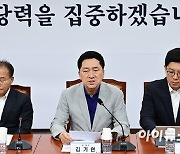 與, 사고당협 채우고 조직 정비했지만…보류지역 속출에 갈등 고조