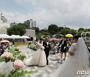 "부모 도움 못 받는 우리는요?"…증여세 혜택 없는 예비부부는 한숨