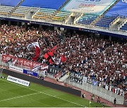 ‘수원 삼성 vs FC 서울’ 빅매치서 팬 쓰러져…서울 의무 트레이너 응급치료