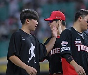 '7연승' 김종국 감독 "경기 중반까지 힘들었던 흐름…소크라테스 2타점으로 승기 잡아"