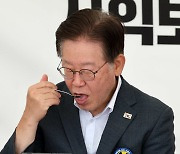 與, 단식 이재명에 "목소리 우렁차…초밥 배달될지 몰라"