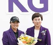 [Ms포토] 서연정-김순미 수석부회장 '축하해요'