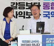 이재명 단식 농성장 찾은 추미애 "정부, 일본의 하수인"