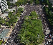 동료들 스러져 “집단 우울증”…틀어막는 당국에 더 분노