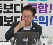 與 “이재명 ‘웰빙 단식’…텀블러와 티스푼의 힘인지 모를일”