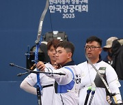 양궁 이벤트경기하는 김제덕-이우석-김우진