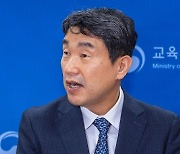 이주호 부총리 내일 교사 집단행동 자제 촉구…"학생 곁에 있어달라"