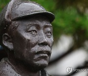 與 "홍범도, 볼셰비키즘 신봉…국군 사표로 삼을 순 없어"