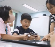 [밀착카메라] 선생님 대신 학부모가…어느 학교의 '특별한 돌봄'