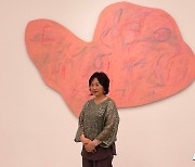 "기하학적인 틀 위에 돋아난 따뜻한 붓질"…이미 크뇌벨 'Figura'展