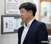 법정 향하는 백원우 전 민정비서관