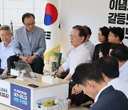 이해찬, '단식 천막' 찾아 尹 비판…"이대로면 파시즘"