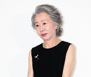 [포토] 윤여정, '여베우의 미소'