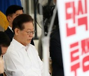 단식장 찾은 이해찬 "이대로 가면 파시즘"... 이재명 "연성 독재"