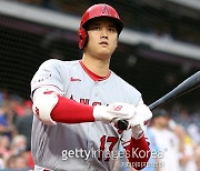 팔꿈치 부상에도, 오타니 MLB 역사상 5번째 50-20 대기록 도전