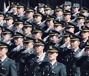 육군 ROTC 창군 이래 사상 첫 추가모집…복무기간↑ 봉급↓탓