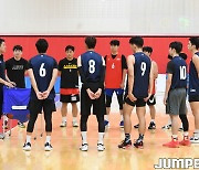 [JB포토] 일반인 드래프트 실기테스트 진행 과정 설명하는 KBL 이경민 강사