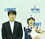 [JB포토] WKBL 드래프트, 우리은행 2라운드 1순위 화봉고 김솔 지명