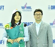 [JB포토] WKBL 드래프트, 하나원큐 2라운드 5순위 상주여고 신태희 선발