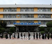 ‘공교육 멈춤의 날’에 교사 등 50000명 국회 앞으로···학사일정은 파행