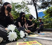 경찰과 "감사했다" 인사…집회서 질서 지킨 교사들