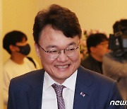 총리 비서실장 "총선 출마 안한다 말씀 못드려…결정 못했다"