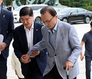 이재명 대표 단식투쟁천막 향하는 이해찬 전 대표