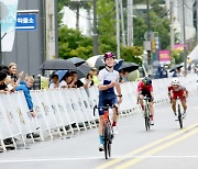 뚜르 드 디엠지 국제청소년 도로 자전거 대회 3일차, 핀란드 캐스퍼 보르맨스 선수 구간 우승 및 개인종합 선두 차지