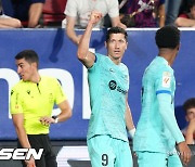 '레반도프스키 천금 PK골' 바르사, 오사수나에 2-1 진땀승...3연승+3위 도약