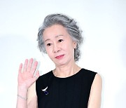 윤여정, '우아함 뽐내며' [사진]