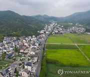 중국, 청년 이어 도시 은퇴자들에 "고향 돌아가 농촌 살려라"