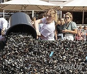 FRANCE-LILLE-FLEA MARKET-FOOD